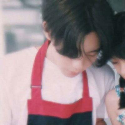 抖音网红吃瓜情侣视频,甜蜜互动引网友热议