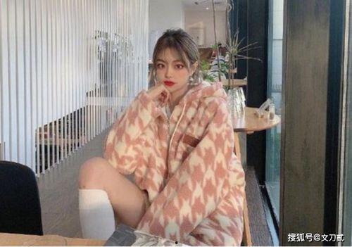 老嫂子吃瓜博主视频,揭秘网红博主幕后生活