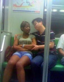 南非模特事件吃瓜视频,吃瓜群众围观网络热议事件