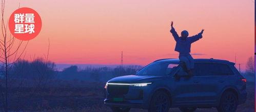 吃瓜摔倒视频在线观看,吃瓜摔倒瞬间，网友直呼太搞笑！