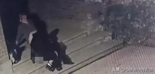 吃瓜摔倒视频在线观看,吃瓜摔倒瞬间，网友直呼太搞笑！