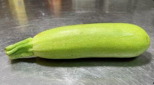 长葫芦瓜吃要削皮吗视频,长葫芦瓜食用前的去皮技巧揭秘