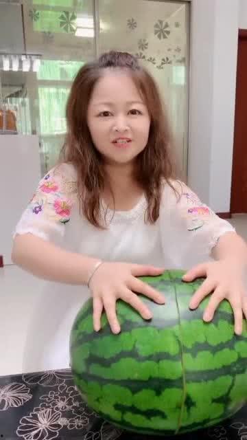 东北小媳妇吃瓜视频,趣味横生的生活瞬间