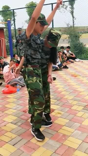 校园教官吃瓜视频