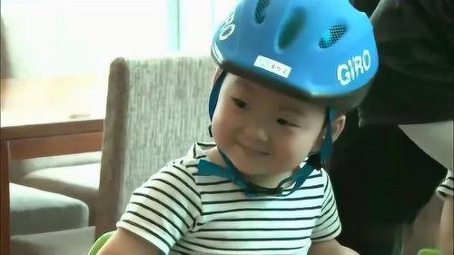 海边吃瓜吐舌视频,夏日欢乐瞬间