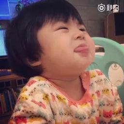 海边吃瓜吐舌视频,夏日欢乐瞬间