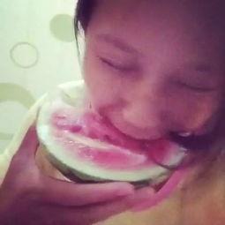 快速吃瓜比赛视频搞笑,吃瓜大赛笑料横生，瓜王争霸笑翻全场