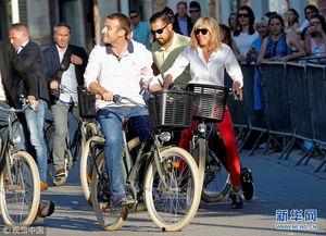 吃瓜全明星骑自行车被撞的原视频,现场情况令人揪心