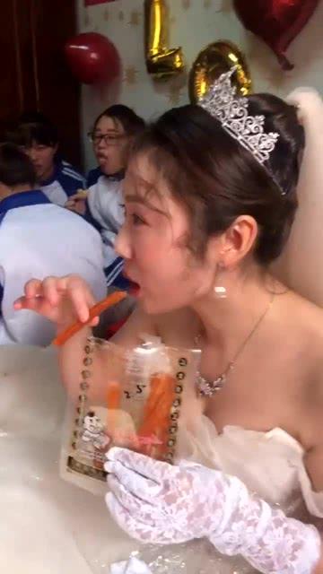 郑州新娘吃瓜事件视频,一场婚礼上的意外风波