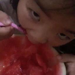 宝宝吃普通瓜视频,甜蜜滋味尽收眼底