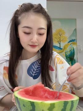 陈嘉佳吃蜜瓜视频大全下载,甜蜜瞬间，尽收眼底