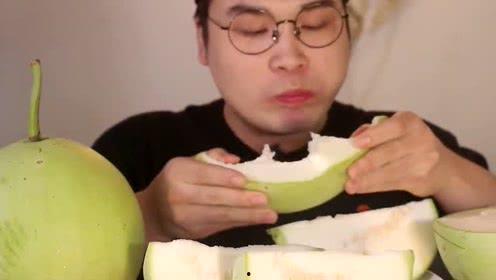 老板吃葫芦瓜视频播放,视频播放引网友热议