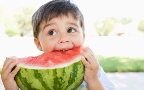 吃西瓜需要摘头瓜吗视频,吃瓜达人必看！