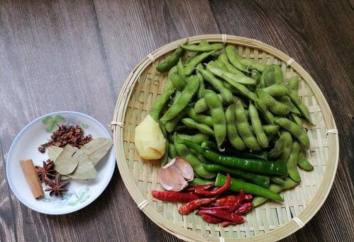 黑瓜能用水煮开吃嘛视频,黑瓜水煮开吃，挑战味蕾极限