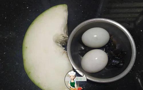 黑瓜能用水煮开吃嘛视频,黑瓜水煮开吃，挑战味蕾极限