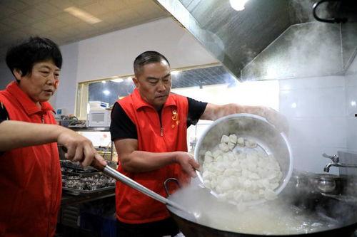 延津吃瓜的视频,揭秘当地特色美食背后的故事