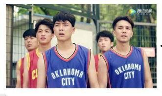 篮球场吃瓜视频,揭秘场边趣味瞬间