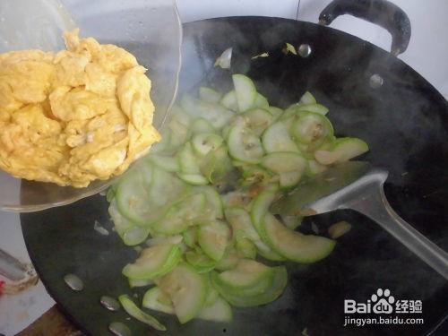 宝宝吃角瓜的视频,趣味视频见证成长瞬间