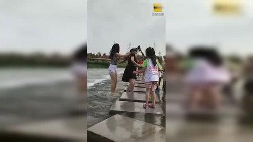 吃瓜少女姑娘视频大全,揭秘热门视频背后的故事与笑料