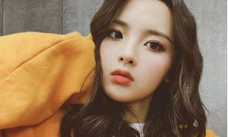 杨超越吃瓜逛街视频,甜蜜逛街日常曝光